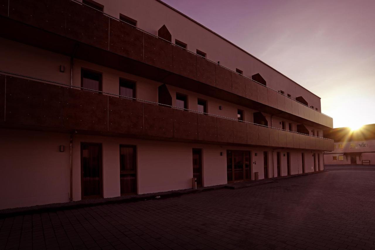 Apartment Hotel 37 Altdorf  Ngoại thất bức ảnh